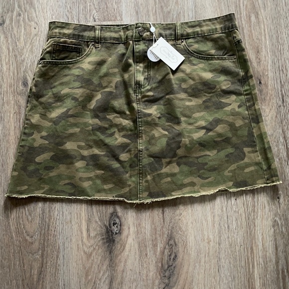 Mud Pie Dresses & Skirts - Camouflage Skirt Size Large
